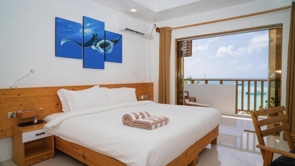 Отель Luau Beach Inn Maldives Guest House гостиный двор