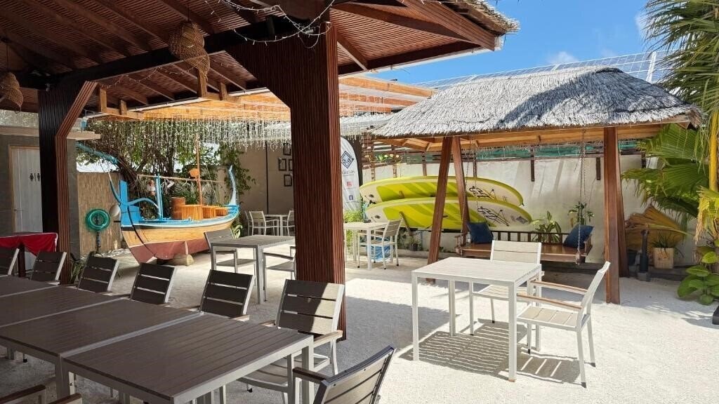 Зображення Alimas Retreat Felidhoo Guest House гостиный двор