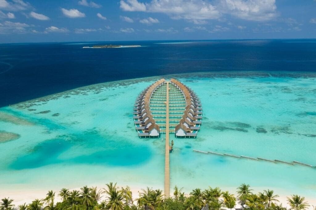 Фото Outrigger Maldives Maafushivaru Resort 5*