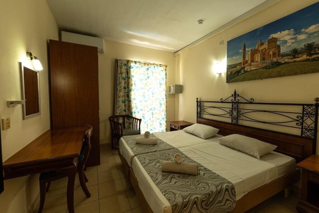 Отель Qawra Inn Hotel 4*