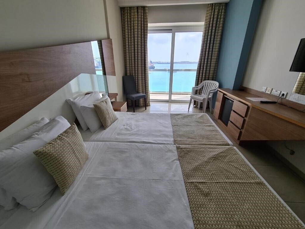 Изображение The Waters Edge 4*