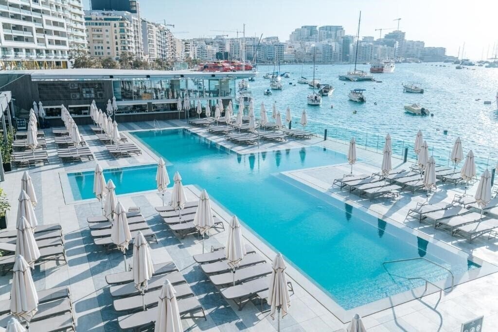 Готель Bay View Hotel 3*