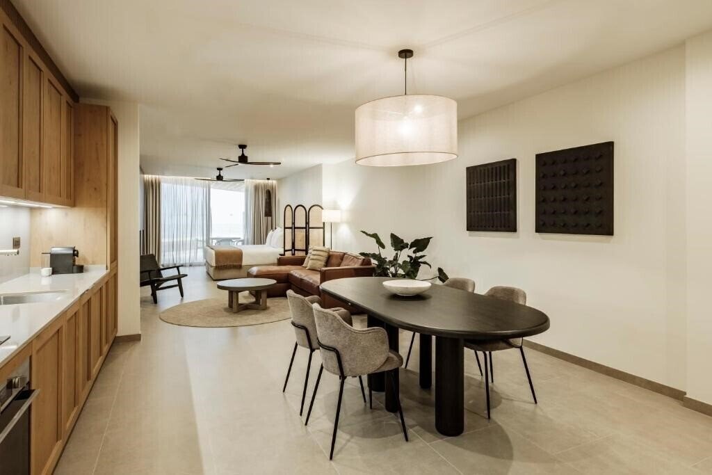 Фото AX The Heights Residences 4*