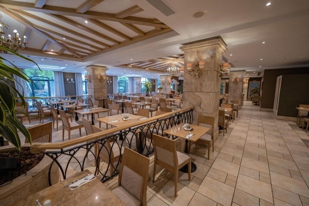 Фото Maritim Antonine Hotel & SPA 4*
