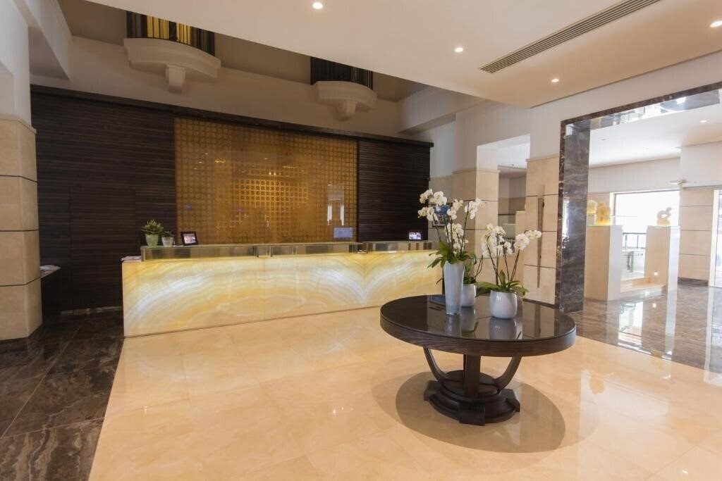 Фотографія Maritim Antonine Hotel & SPA 4*