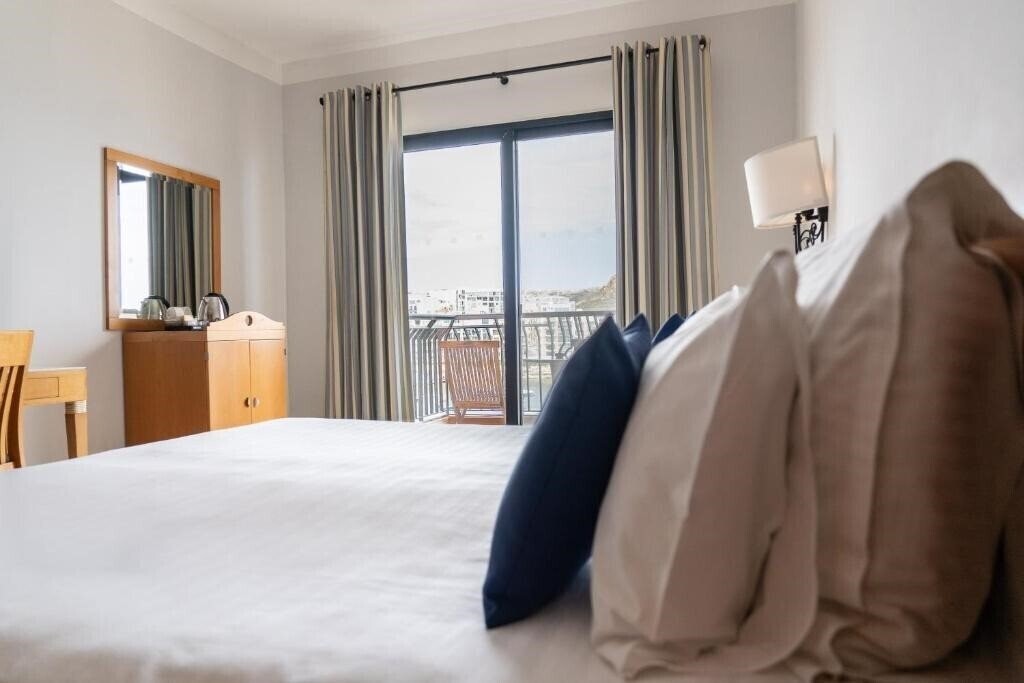 Отель Calypso Hotel 4*