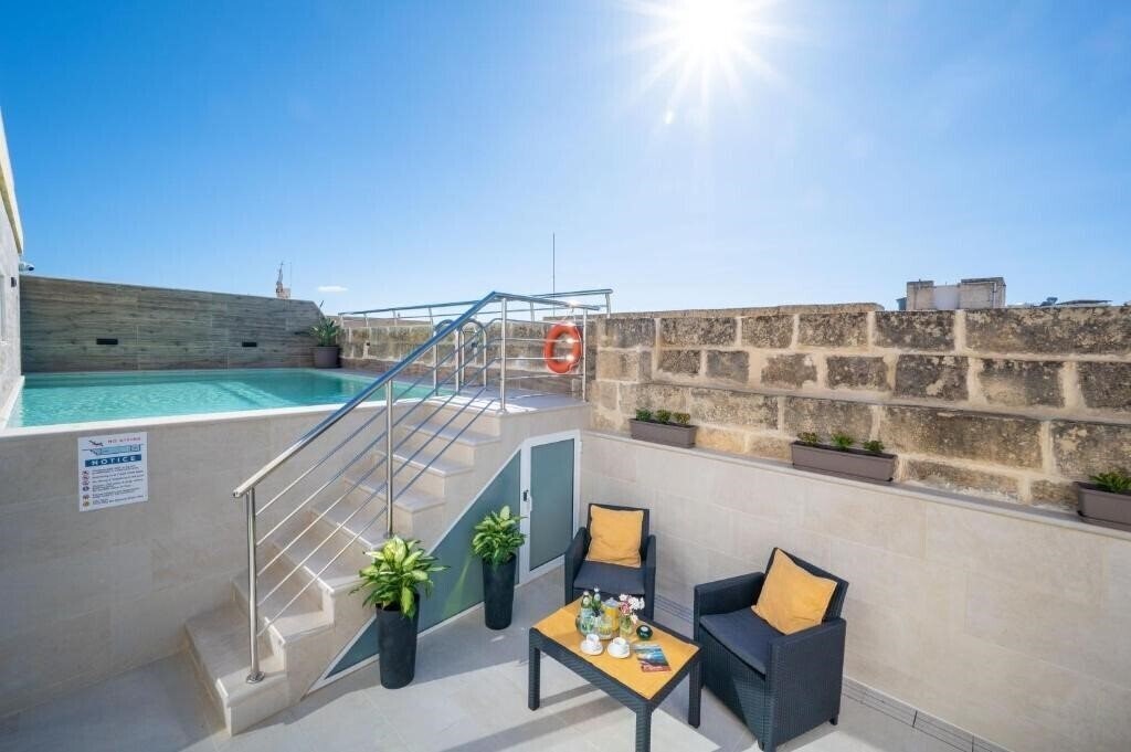 Фотографія C4 Retreats by Georges Boutique Living 4*