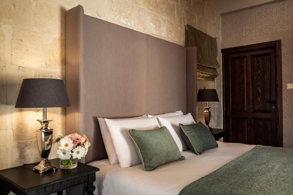 Готель Cesca Boutique Hotel 4*