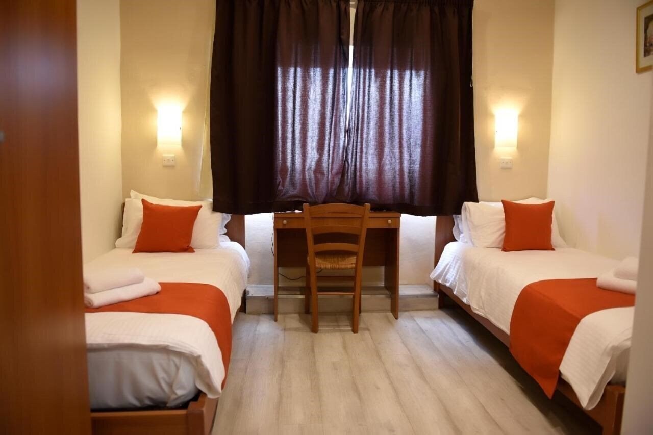 Фотографія British Hotel 2*