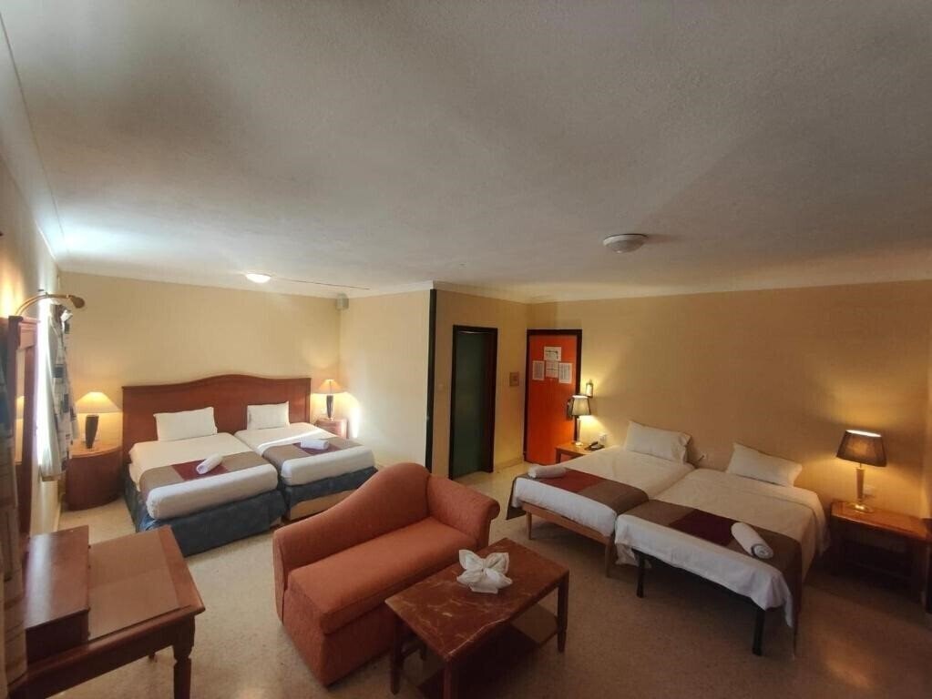 Фото La Vallett & George's Park Resort 3*