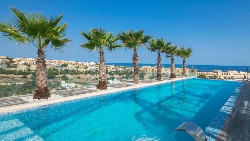 Готель H Hotel 4*