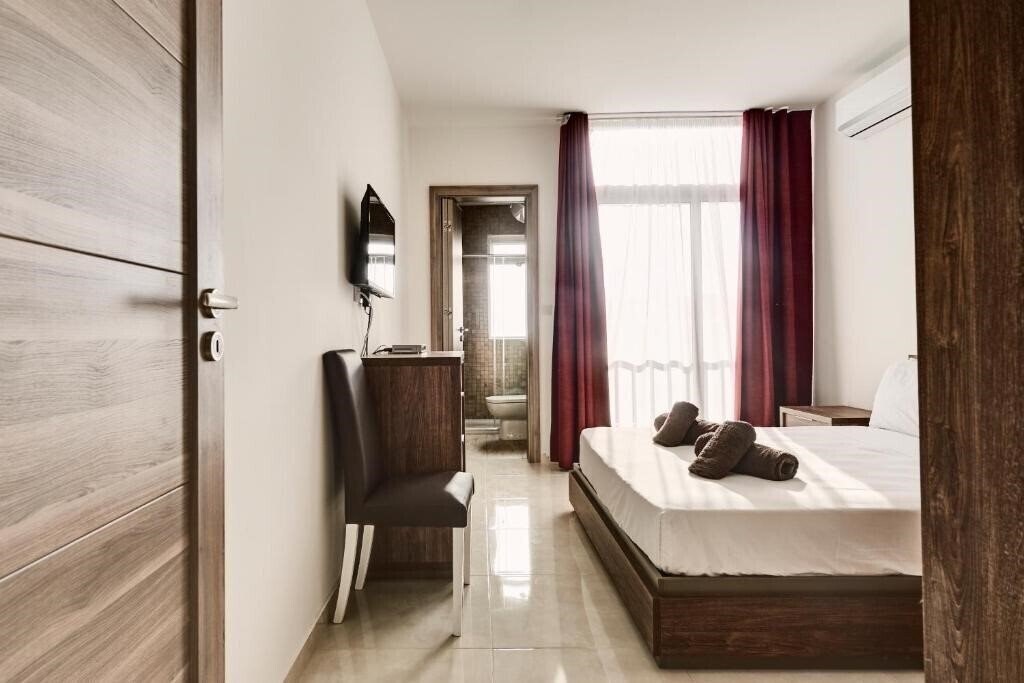 Готель The Village Apartments 3*