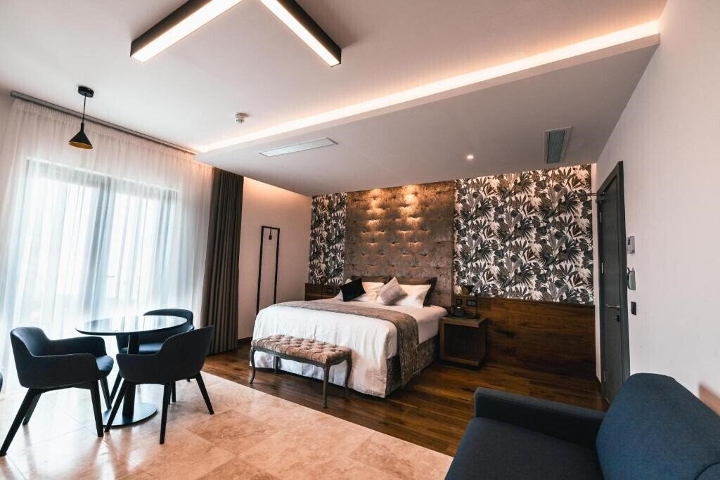Готель The Village Boutique & Spa 4*