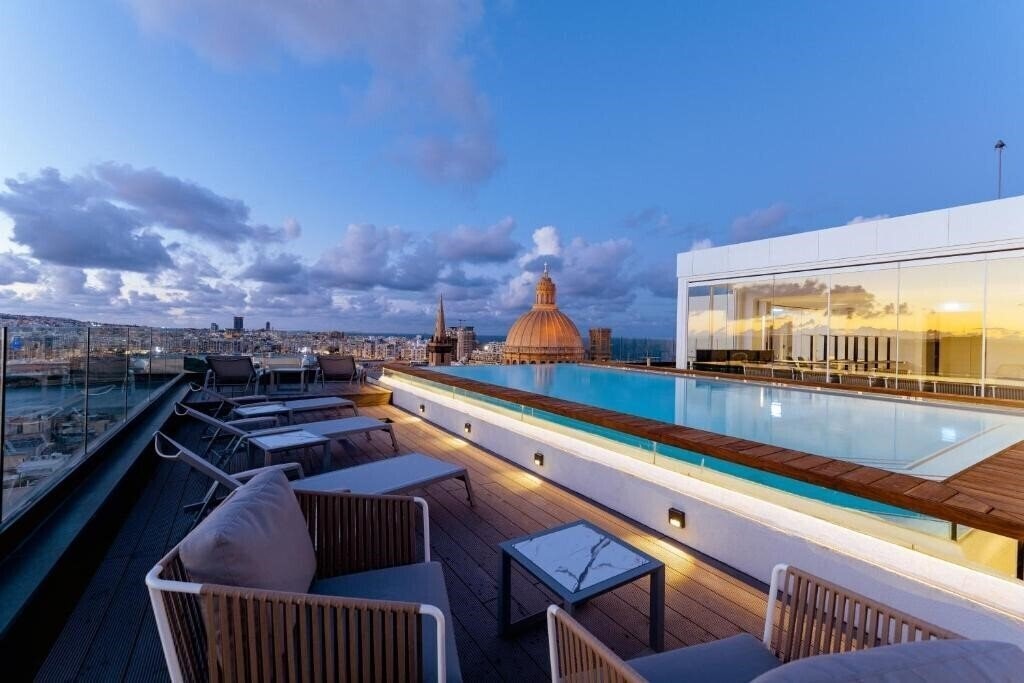 Фотографія The Embassy Valletta 4*