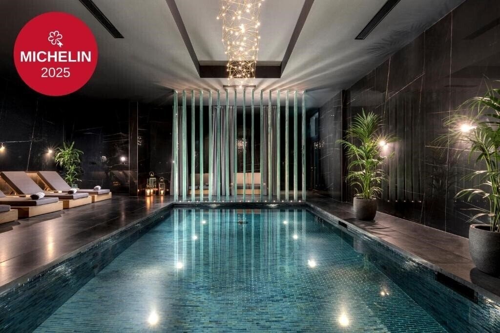 Готель Lure 4*