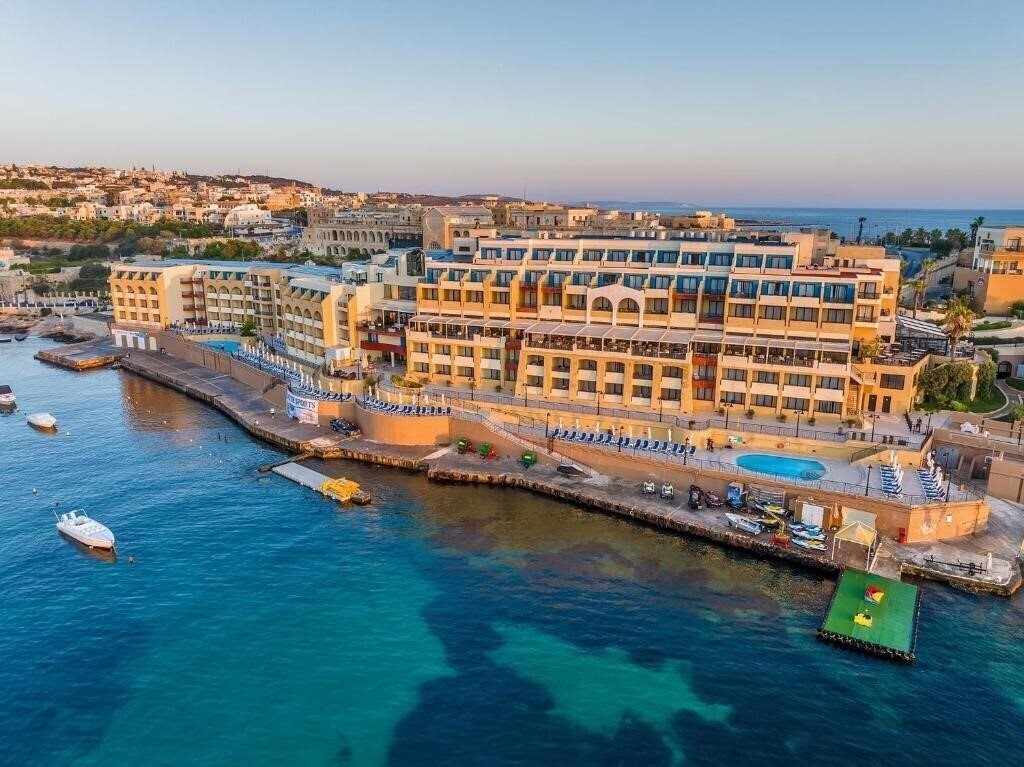 Отель Corinthia Hotel At The Corinthia Beach Resort 4*