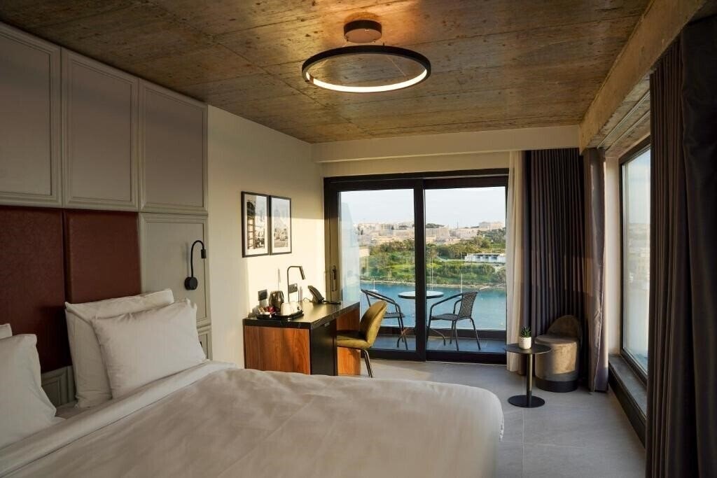 Фото The Londoner Hotel Sliema 3*