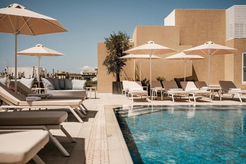 Готель Courtyard by Marriott Sliema 4*