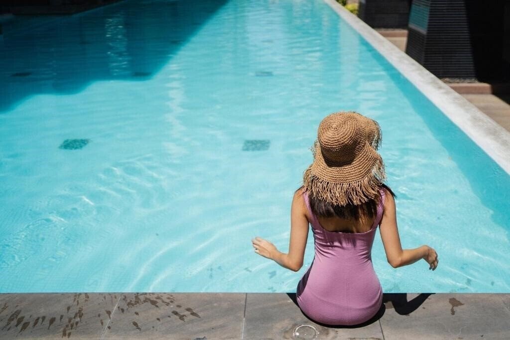 Отель Diplomat Hotel 4*