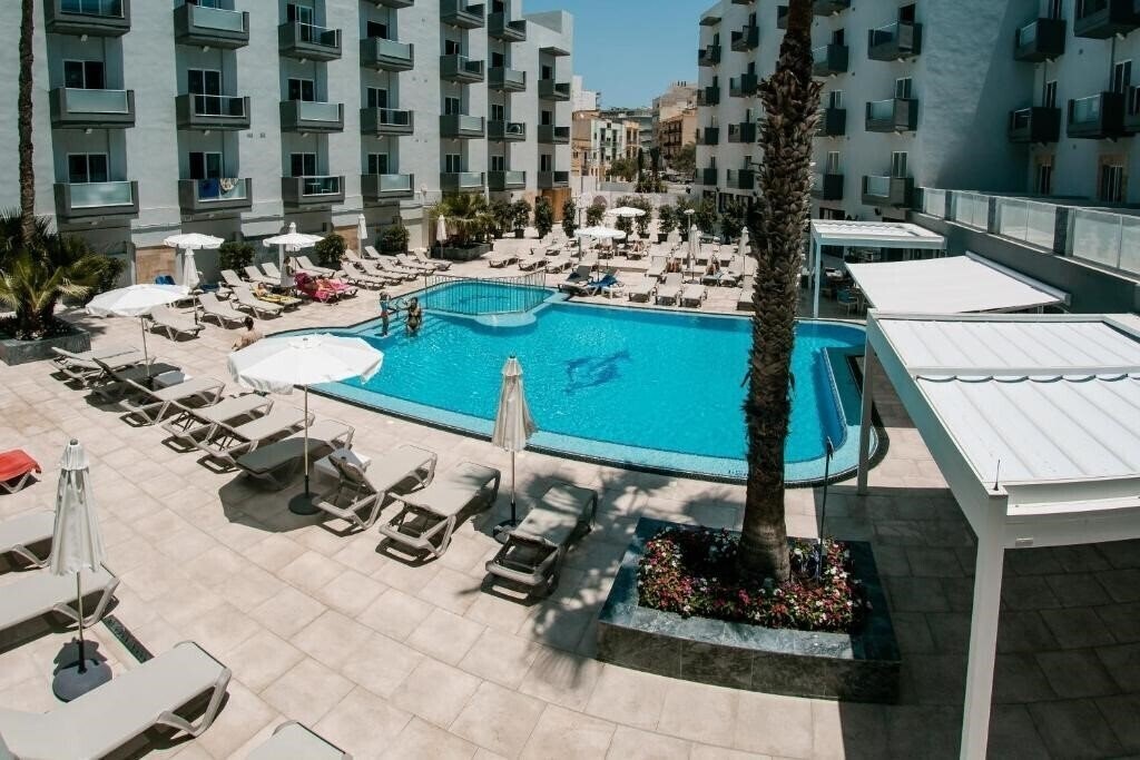 Отель Pebbles Resort 4*
