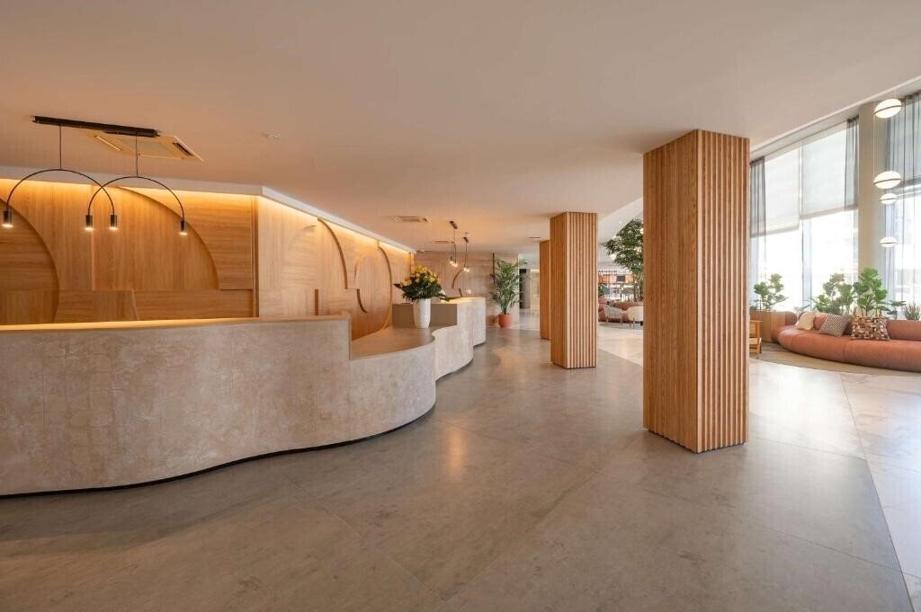 Фото DoubleTree by Hilton (ex. Hotel Dolmen) 4*