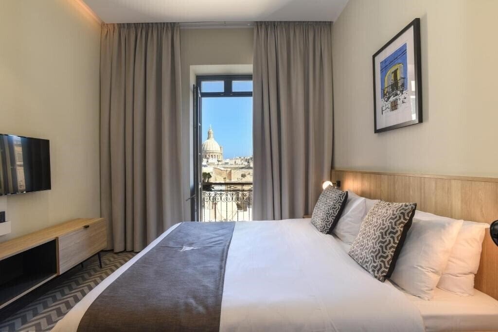 Фотографія La Falconeria Hotel 4*