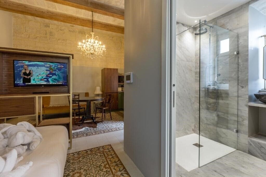 Фото Sally Port Suites 3*