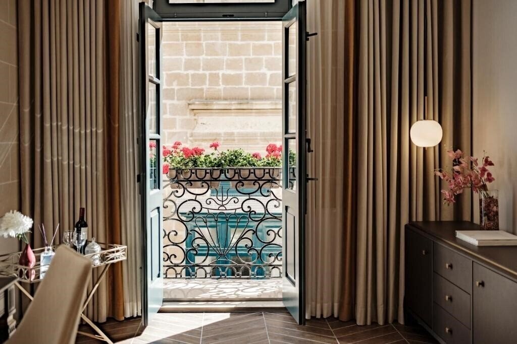 Изображение 1926 La Galerie Boutique Art Suites 4*