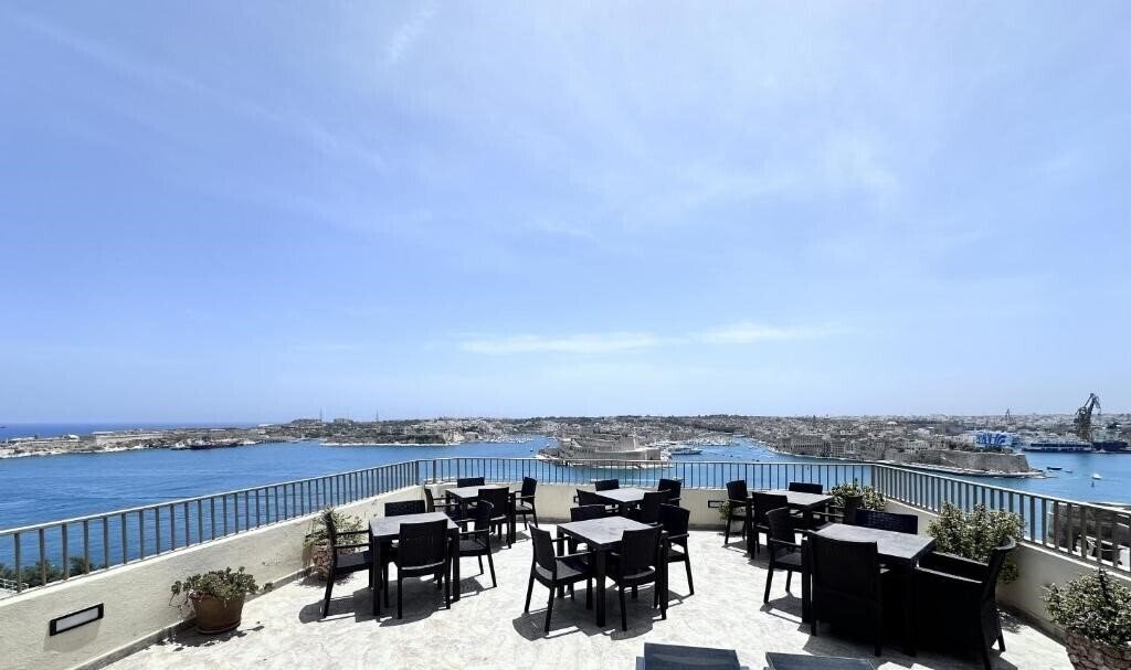 Фото Grand Harbour Hotel 2*