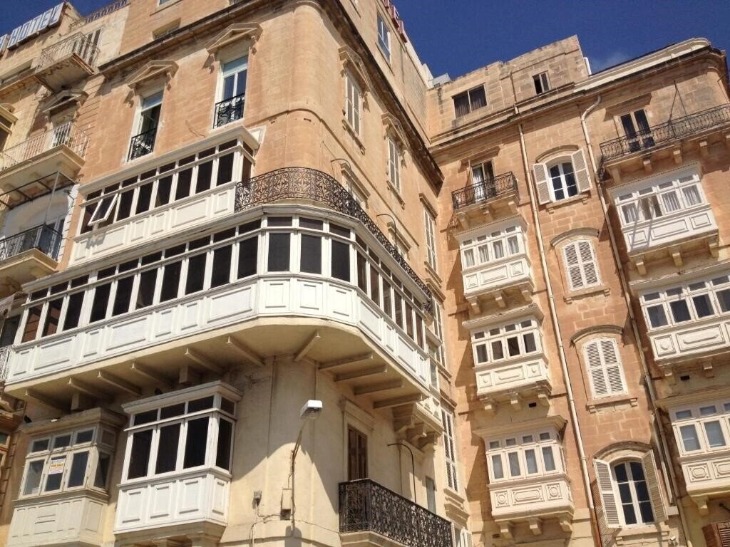 Готель Grand Harbour Hotel 2*