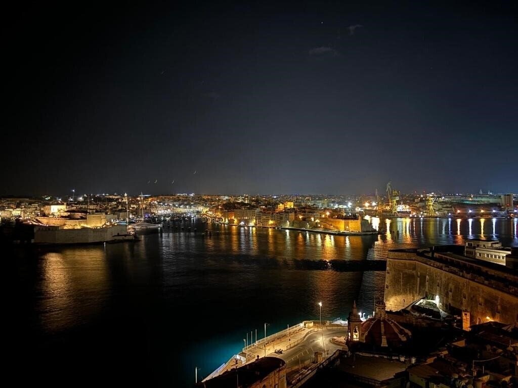 Картинка Grand Harbour Hotel 2*