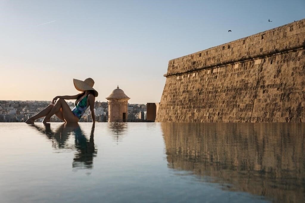 Отель Phoenicia Hotel 5*