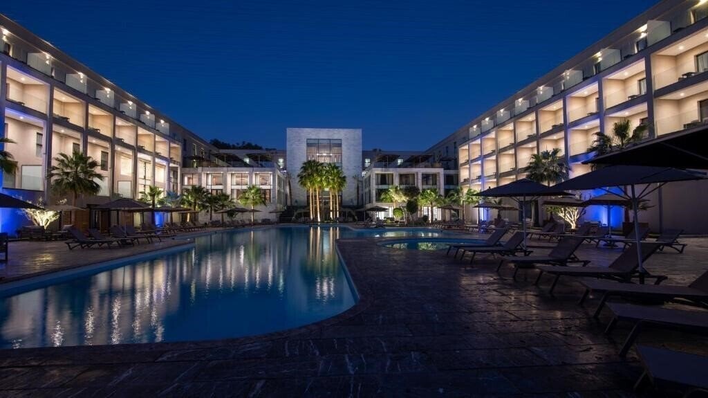 Отель Dominium Palace 5*