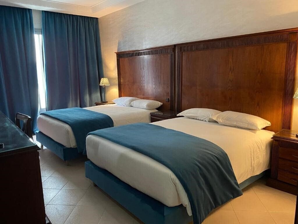 Готель Azur Hotel 4*
