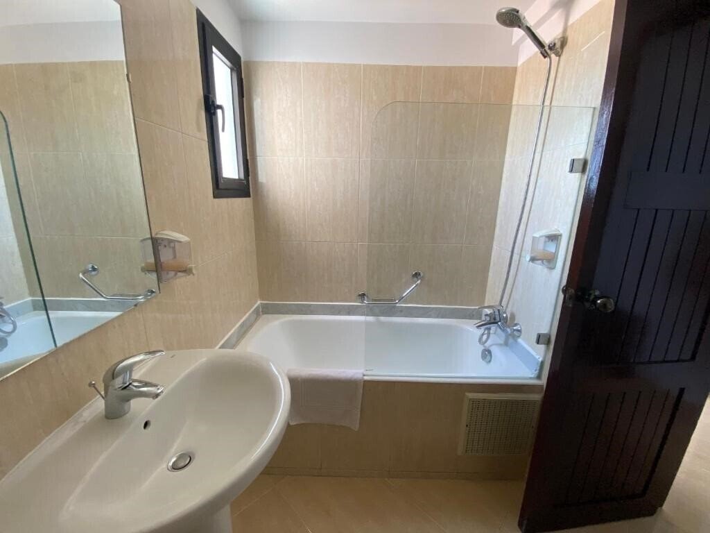 Фотографія Azur Hotel 4*