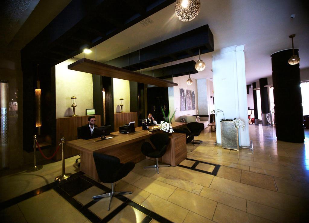 Отель Dellarosa Hotel Suites & SPA 4*