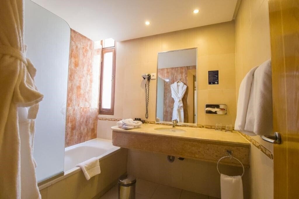 Фотография El Oumnia Puerto 4*