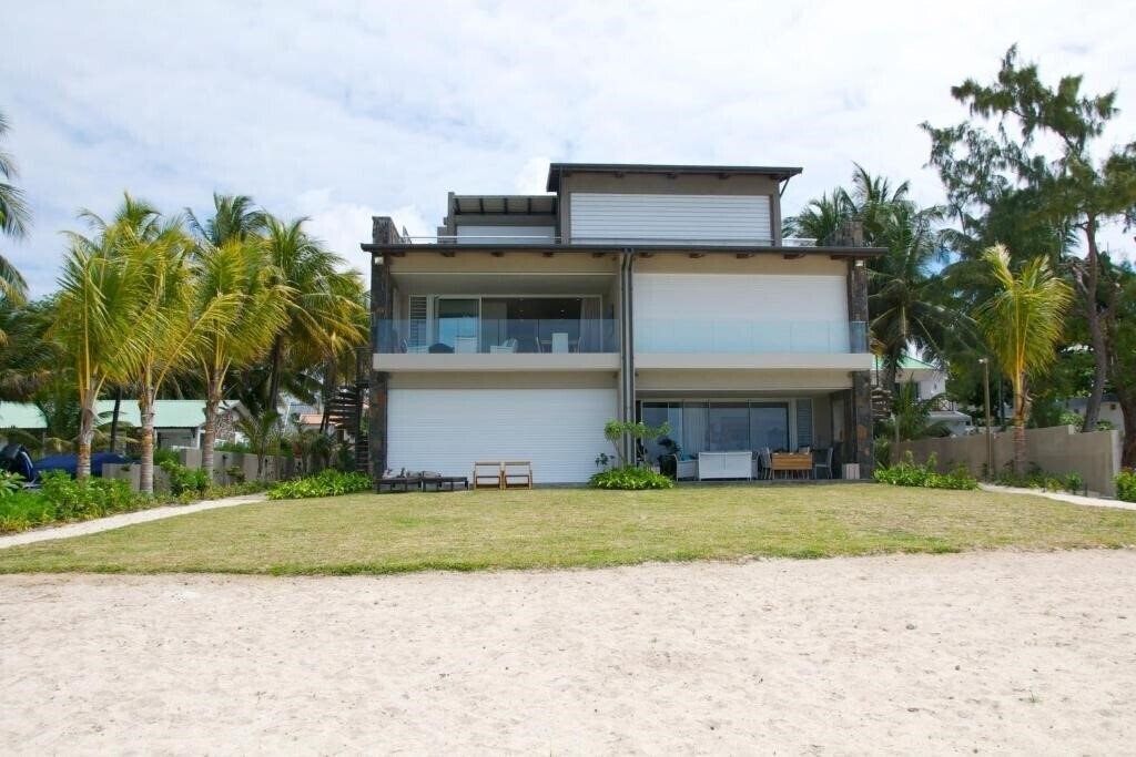 Фото Summer Breeze Beachfront Luxury Apartment Pointe d'Esny 4*