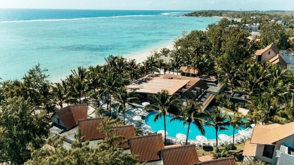 Фото Crystals Beach Resort Belle Mare 4*