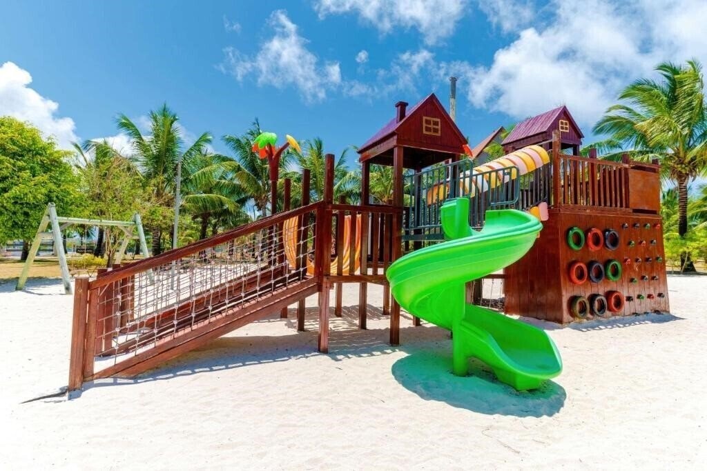 Картинка Crystals Beach Resort Belle Mare 4*