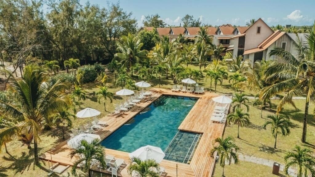 Картинка Crystals Beach Resort Belle Mare 4*