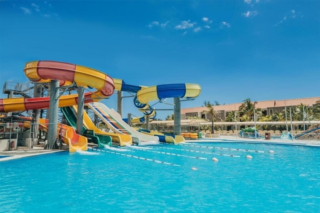 Фотографія Maritim Crystals Beach Hotel 4*