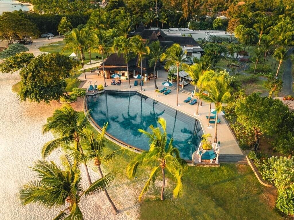 Отель Maradiva Villas Resort & SPA 5*