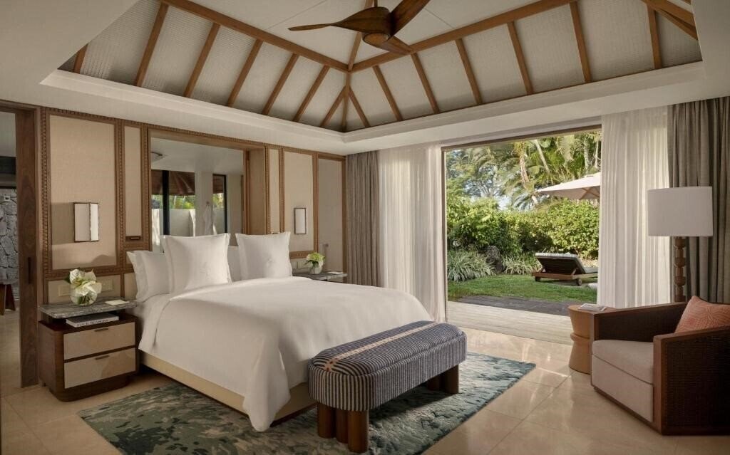Готель Four Seasons Resort Mauritius At Anahita 5*