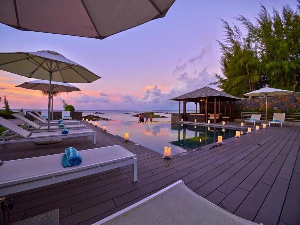 Готель Bon Azur Elegant Suites & Penthouses 5*