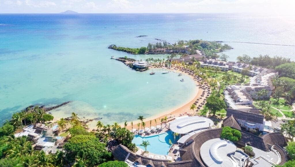 Готель LUX* Grand Gaube Resort & Villas 5*
