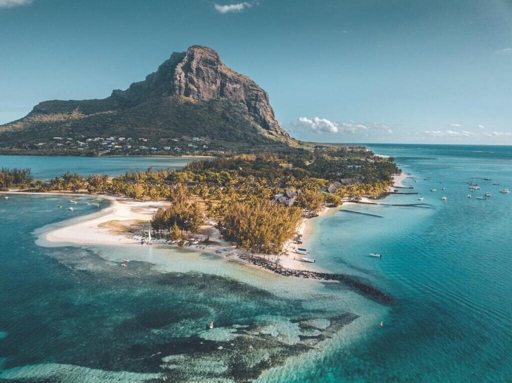 Готель Paradis Beachcomber Golf Resort & Spa 5*