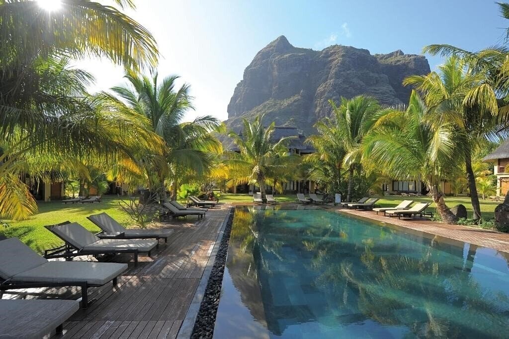 Готель Dinarobin Beachcomber Golf Resort & SPA 5*
