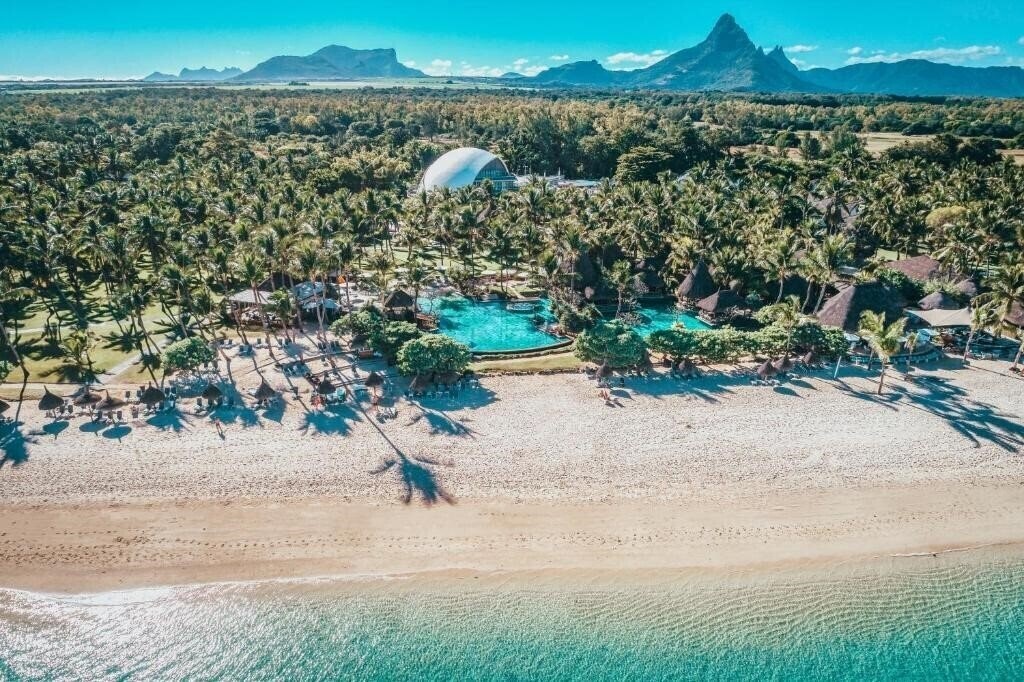 Готель La Pirogue 4*