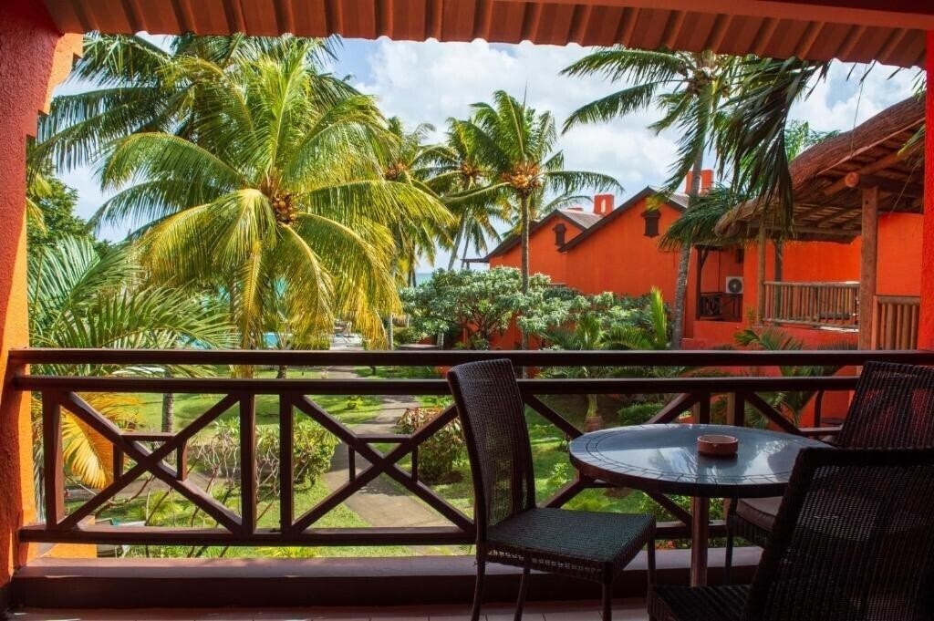 Картинка Flowers Of Paradise Beachfront Residence Apartment 3*